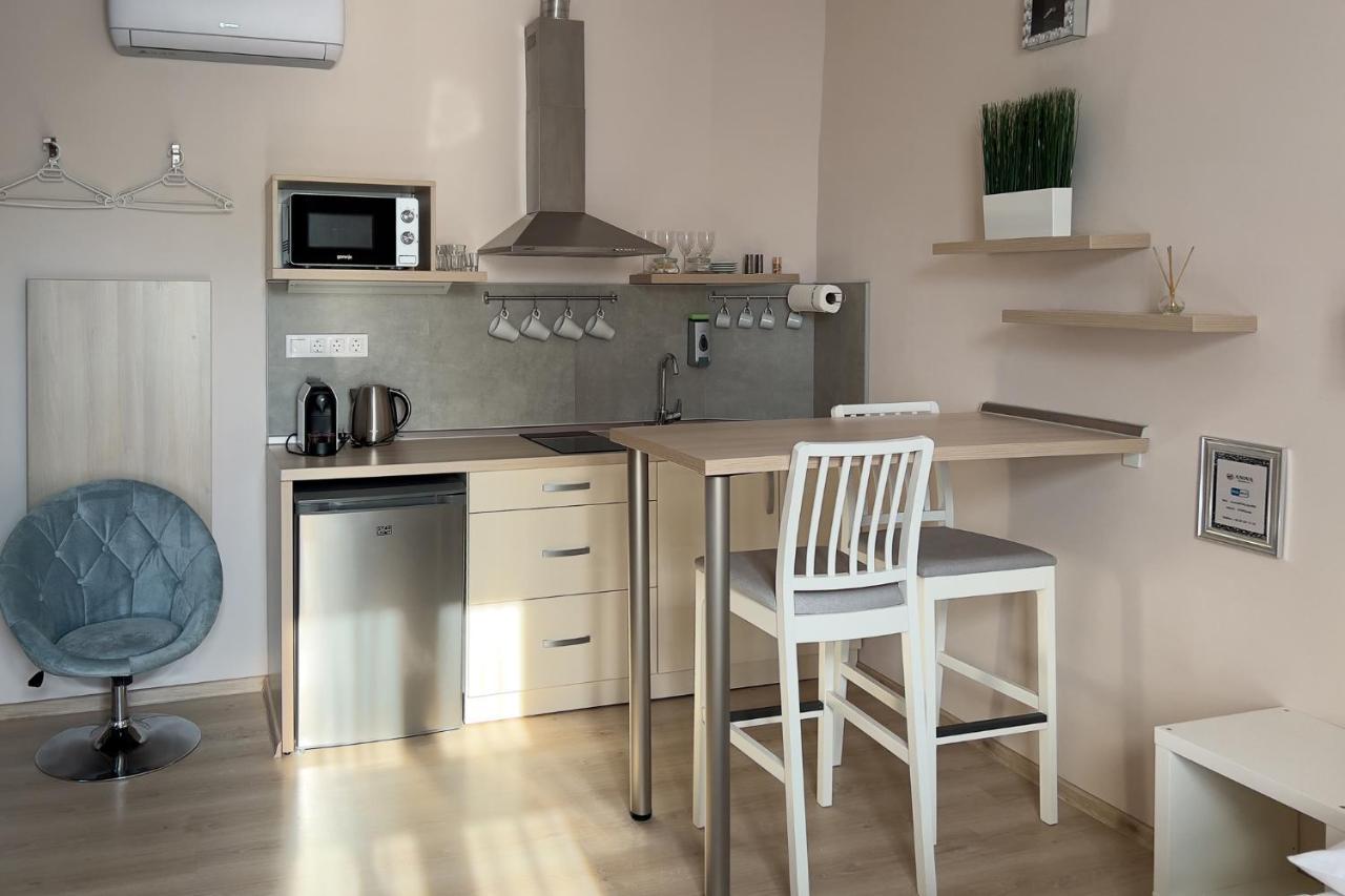 Anova Apartman Gyula Eksteriør billede