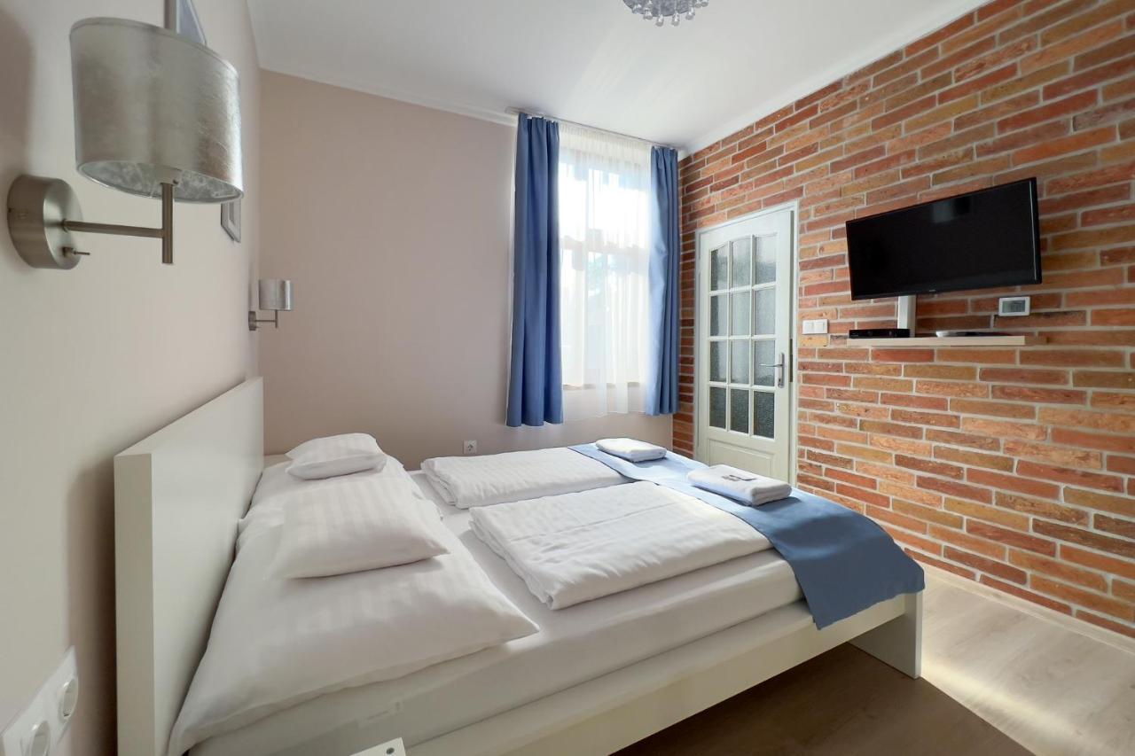 Anova Apartman Gyula Eksteriør billede